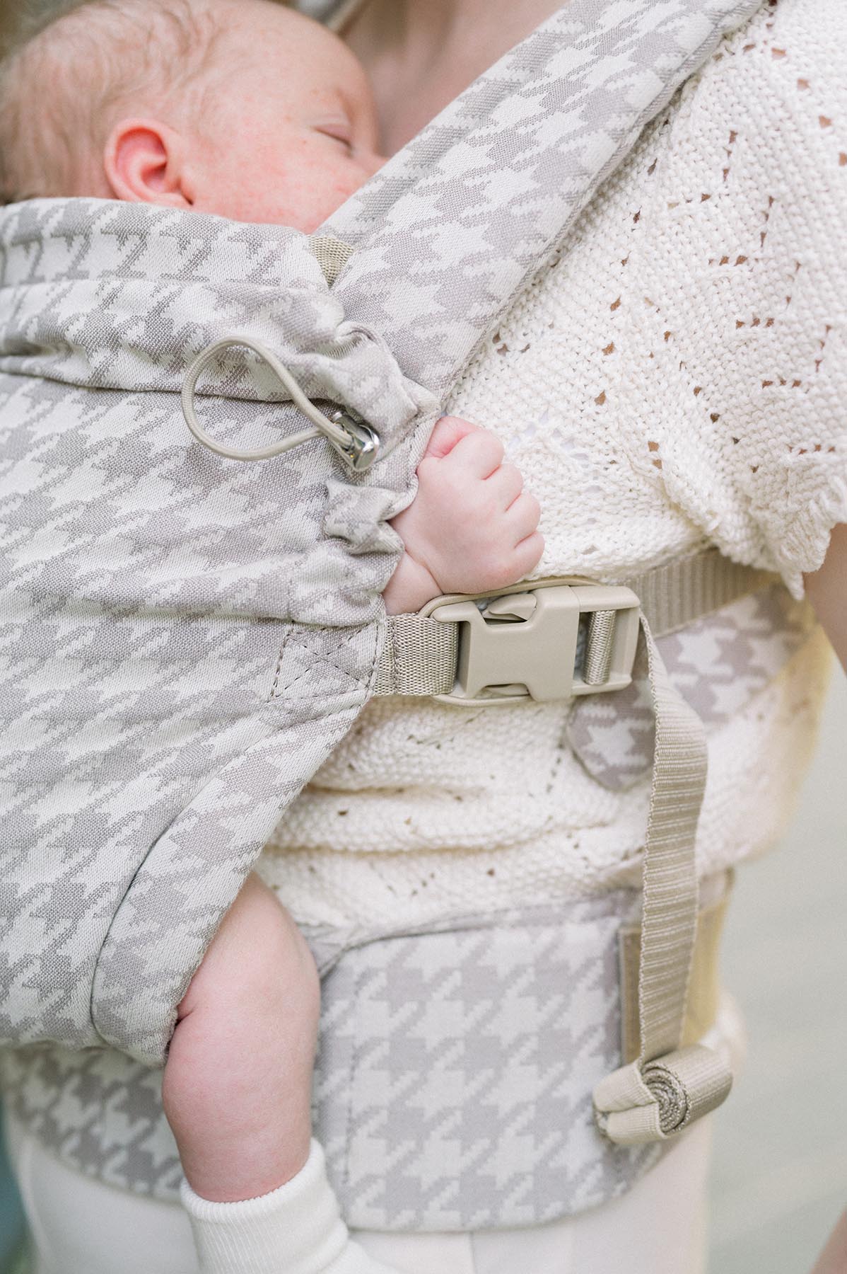 Nosítko od 3 měsíců (3+) Houndstooth