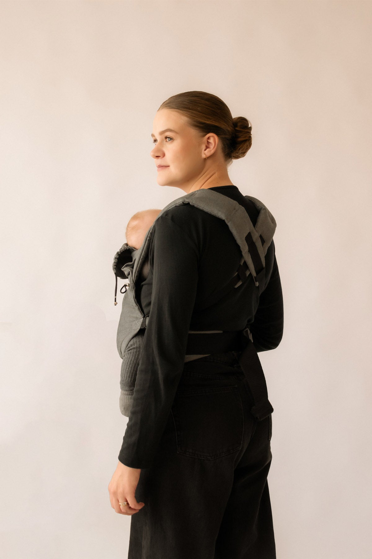 Minu nosítka pro novorozence v šedé barvě