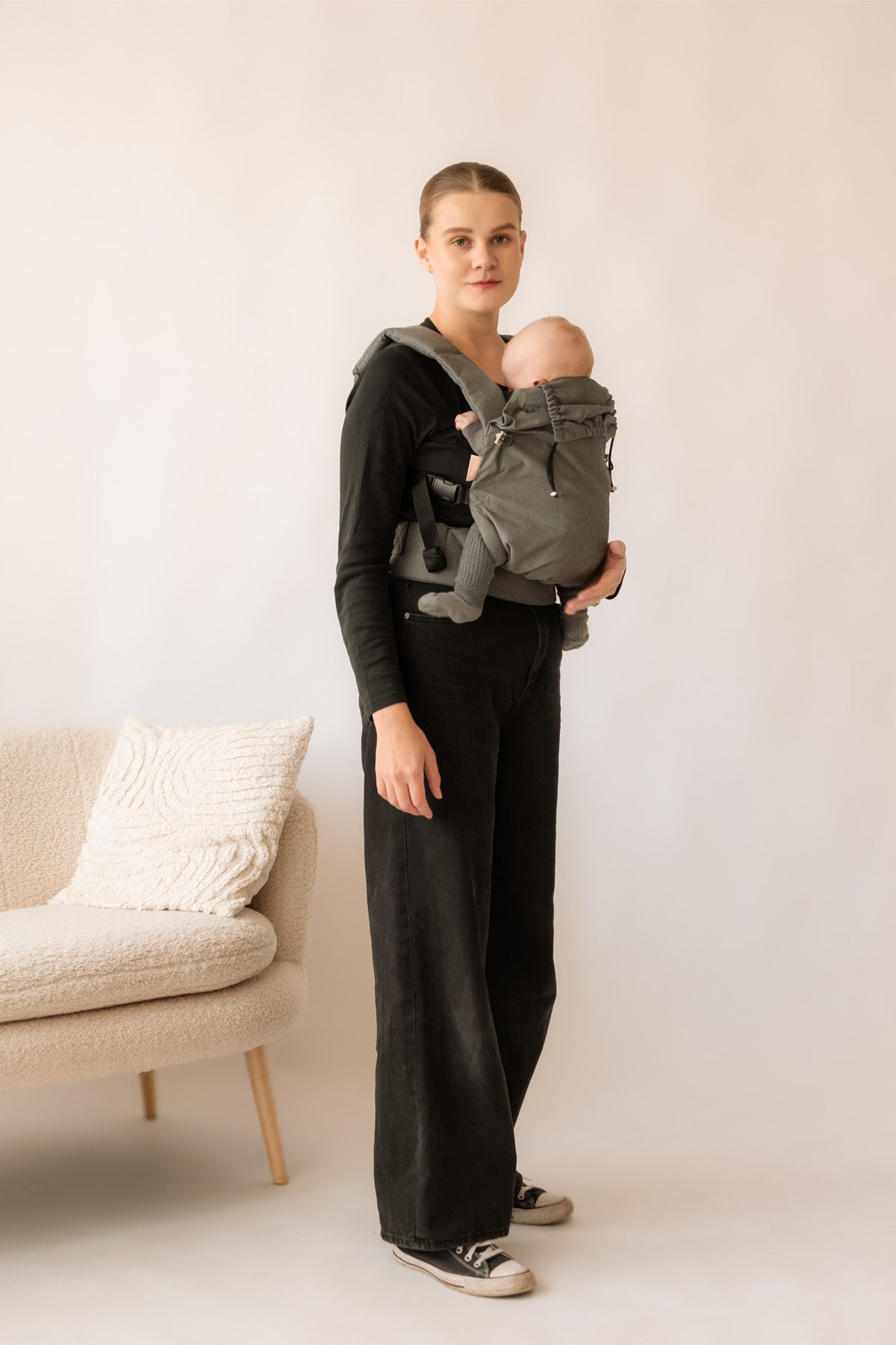 nosítka pro novorozence v šedé barvě